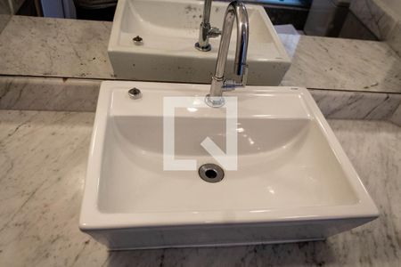 Apartamento para alugar com 600m², 5 quartos e sem vaga Apartamento para alugar com 600m², 5 quartos e sem vagaBanheiro da Suíte 4