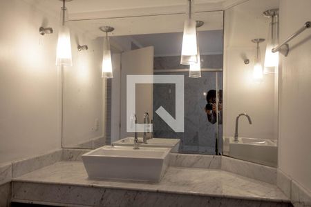 Apartamento para alugar com 600m², 5 quartos e sem vaga Apartamento para alugar com 600m², 5 quartos e sem vagaBanheiro da Suíte 4