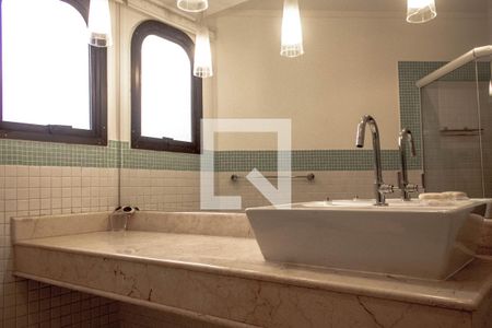 Apartamento para alugar com 600m², 5 quartos e sem vaga Apartamento para alugar com 600m², 5 quartos e sem vagaBanheiro da Suíte 3