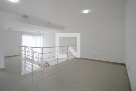 Sala de TV de casa de condomínio para alugar com 3 quartos, 270m² em Aparecidinha, Sorocaba