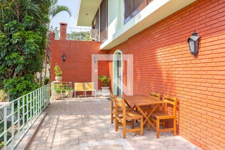 Casa à venda com 280m², 4 quartos e 5 vagas Casa à venda com 280m², 4 quartos e 5 vagasÁrea Externa