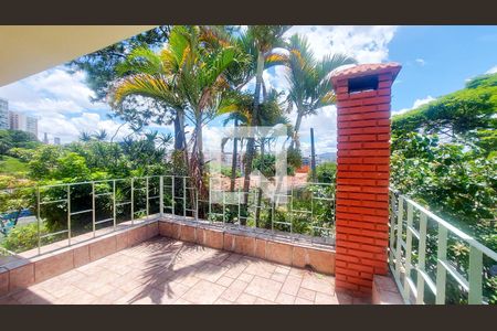 Casa para alugar com 4 quartos, 280m² em Vila Ipojuca, São Paulo