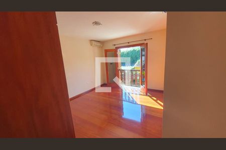 Quarto de casa à venda com 4 quartos, 500m² em Interlagos, São Paulo