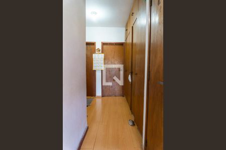 Casa à venda com 380m², 4 quartos e 4 vagasCorredor