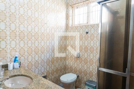 Casa à venda com 380m², 4 quartos e 4 vagasBanheiro Social