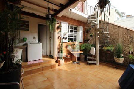 Casa à venda com 115m², 3 quartos e 2 vagasÁrea dos fundos