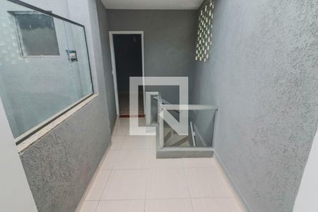 Casa à venda com 76m², 2 quartos e 2 vagasCorredor Entre Quartos