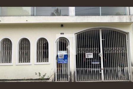 Casa à venda com 360m², 3 quartos e 4 vagasFachada