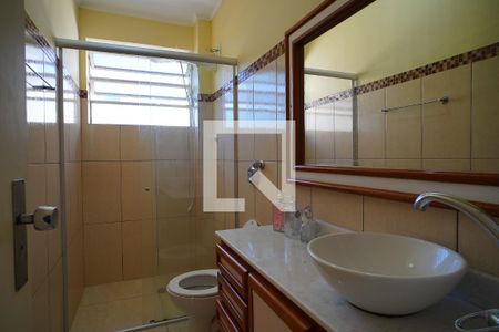Banheiro de apartamento à venda com 1 quarto, 60m² em São João, Porto Alegre