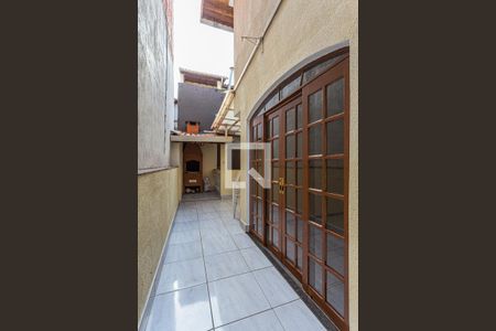 Casa para alugar com 217m², 3 quartos e 1 vaga Casa para alugar com 217m², 3 quartos e 1 vagaCorredor externo
