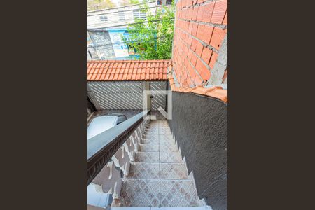 Escada Frente da Casa de casa à venda com 3 quartos, 217m² em Jardim Las Vegas, Santo André