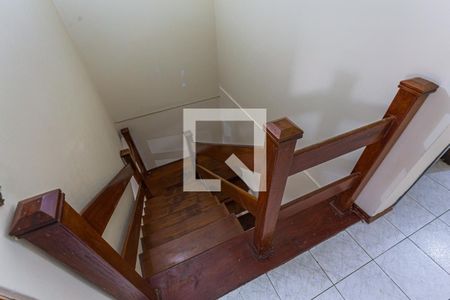 Escada Dormitórios de casa para alugar com 3 quartos, 217m² em Jardim Las Vegas, Santo André