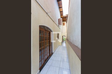 Casa para alugar com 217m², 3 quartos e 1 vaga Casa para alugar com 217m², 3 quartos e 1 vagaCorredor externo