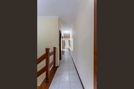 Corredor Dormitórios de casa para alugar com 3 quartos, 217m² em Jardim Las Vegas, Santo André