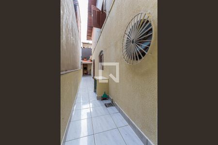Casa para alugar com 217m², 3 quartos e 1 vaga Casa para alugar com 217m², 3 quartos e 1 vagaCorredor externo