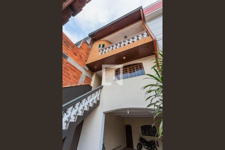 Casa para alugar com 217m², 3 quartos e 1 vaga Casa para alugar com 217m², 3 quartos e 1 vagaFachada