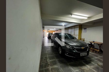 Casa à venda com 330m², 3 quartos e 8 vagas Casa à venda com 330m², 3 quartos e 8 vagasGaragem