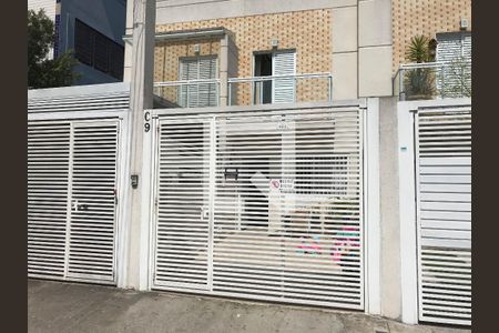 Casa para alugar com 75m², 2 quartos e 1 vaga Casa para alugar com 75m², 2 quartos e 1 vagaFachada