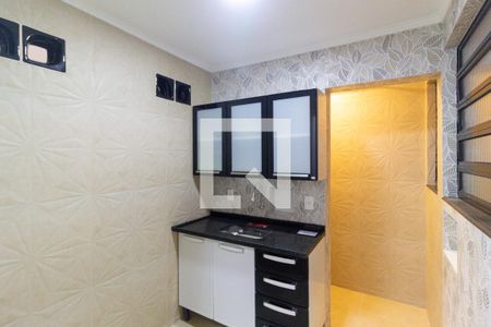 Cozinha e área de serviço de kitnet/studio para alugar com 1 quarto, 30m² em Liberdade, São Paulo