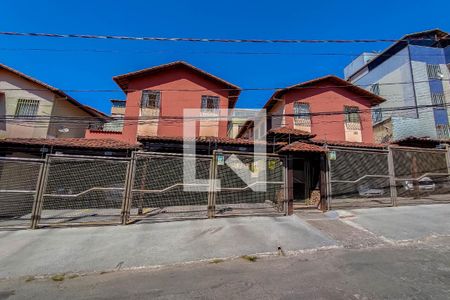 Casa à venda com 120m², 3 quartos e 1 vaga Casa à venda com 120m², 3 quartos e 1 vagaFachada