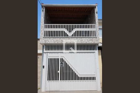 Casa à venda com 110m², 2 quartos e 1 vaga Casa à venda com 110m², 2 quartos e 1 vagaFachada