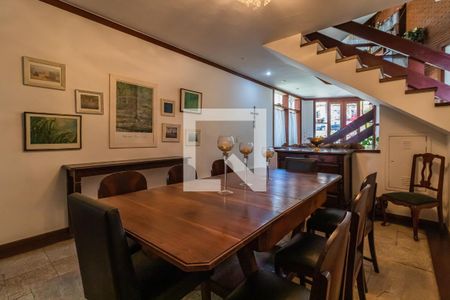 Casa de condomínio à venda com 500m², 4 quartos e 3 vagasSala