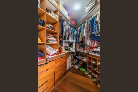 Casa de condomínio à venda com 500m², 4 quartos e 3 vagasSuíte 4