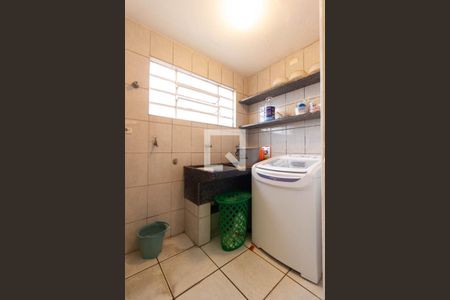 Casa à venda com 300m², 4 quartos e 3 vagas Casa à venda com 300m², 4 quartos e 3 vagasÁrea de serviço