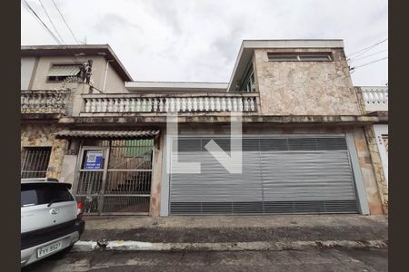Casa à venda com 300m², 4 quartos e 3 vagas Casa à venda com 300m², 4 quartos e 3 vagasFachada