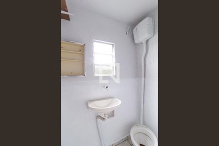 Banheiro de casa para alugar com 1 quarto, 20m² em Ayrosa, Osasco