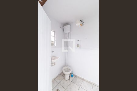 Banheiro de casa para alugar com 1 quarto, 20m² em Ayrosa, Osasco