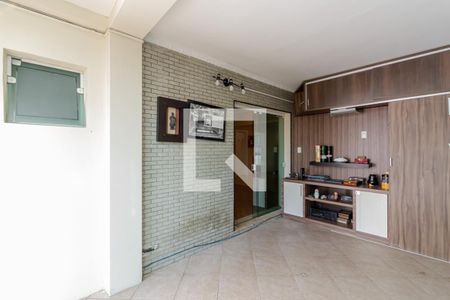 Casa à venda com 437m², 3 quartos e 3 vagas Casa à venda com 437m², 3 quartos e 3 vagasVaranda