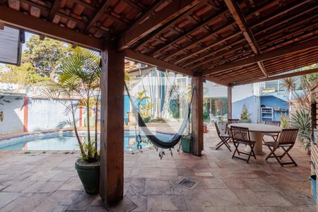 Casa à venda com 437m², 3 quartos e 3 vagas Casa à venda com 437m², 3 quartos e 3 vagasChurrasqueira