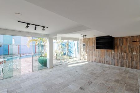 Casa à venda com 437m², 3 quartos e 3 vagas Casa à venda com 437m², 3 quartos e 3 vagasSalão