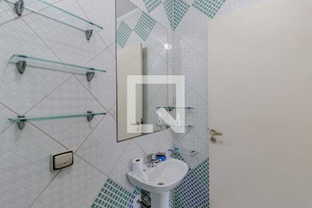 Casa à venda com 437m², 3 quartos e 3 vagas Casa à venda com 437m², 3 quartos e 3 vagasBanheiro da Suíte 2