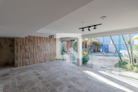 Casa à venda com 437m², 3 quartos e 3 vagas Casa à venda com 437m², 3 quartos e 3 vagasSalão