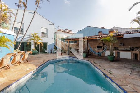 Casa à venda com 437m², 3 quartos e 3 vagas Casa à venda com 437m², 3 quartos e 3 vagasPiscina