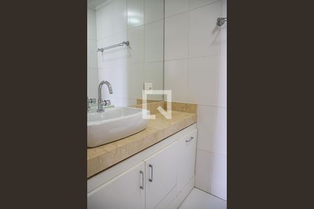 Apartamento para alugar com 69m², 2 quartos e 1 vaga Apartamento para alugar com 69m², 2 quartos e 1 vagaBanheiro da Suíte