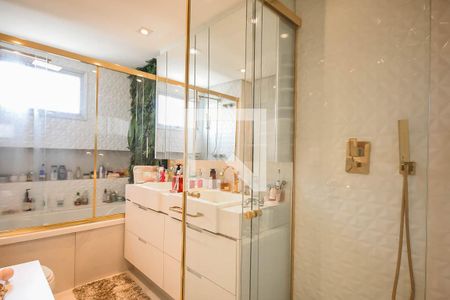 Apartamento à venda com 162m², 2 quartos e 3 vagasBanheiro suíte 2