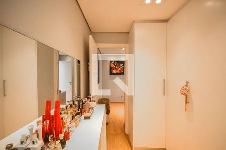 Apartamento à venda com 162m², 2 quartos e 3 vagasArmário da suíte 2