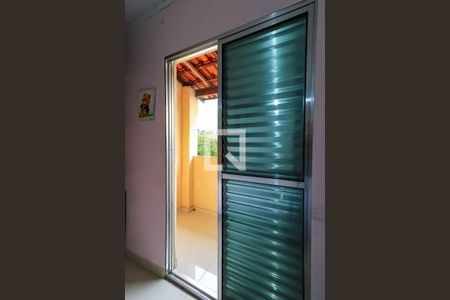 Casa à venda com 100m², 3 quartos e 1 vaga Casa à venda com 100m², 3 quartos e 1 vagaSacada Quarto 1