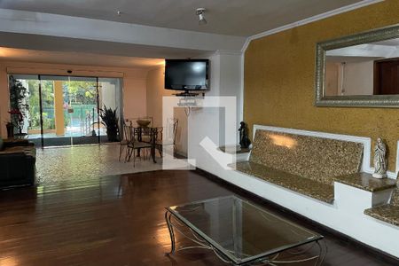 Apartamento à venda com 165m², 3 quartos e 2 vagas Apartamento à venda com 165m², 3 quartos e 2 vagasHall de Entrada do Prédio