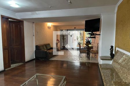 Apartamento à venda com 165m², 3 quartos e 2 vagas Apartamento à venda com 165m², 3 quartos e 2 vagasHall de Entrada do Prédio