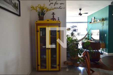 Apartamento à venda com 165m², 3 quartos e 2 vagas Apartamento à venda com 165m², 3 quartos e 2 vagasSala