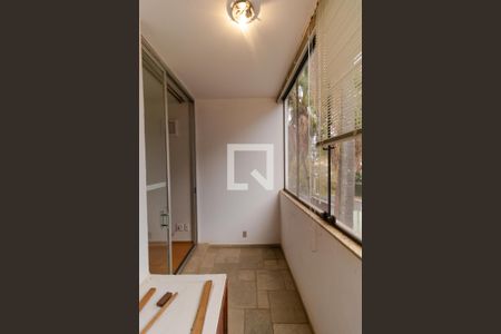 Casa para alugar com 628m², 5 quartos e 7 vagasSacada do Quarto 01