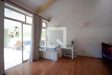 Casa para alugar com 628m², 5 quartos e 7 vagasSalas