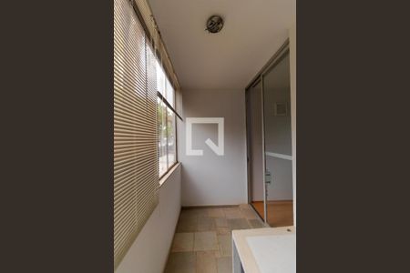 Casa para alugar com 628m², 5 quartos e 7 vagasSacada do Quarto 02