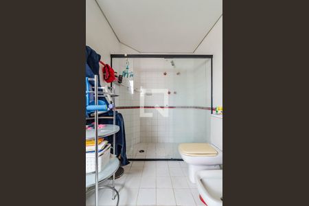 Apartamento à venda com 145m², 3 quartos e 2 vagas Apartamento à venda com 145m², 3 quartos e 2 vagasBanheiro da suíte 1