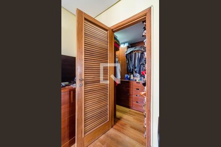 Apartamento à venda com 145m², 3 quartos e 2 vagas Apartamento à venda com 145m², 3 quartos e 2 vagasCloset