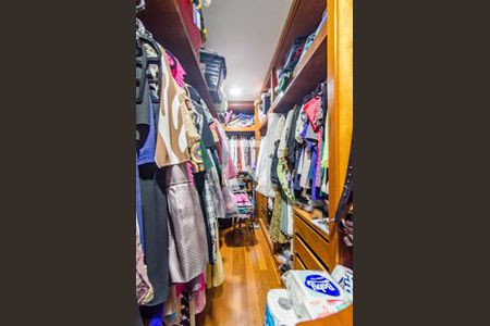 Apartamento à venda com 145m², 3 quartos e 2 vagas Apartamento à venda com 145m², 3 quartos e 2 vagasCloset